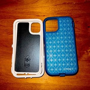 Otter box (defender) iphone 11